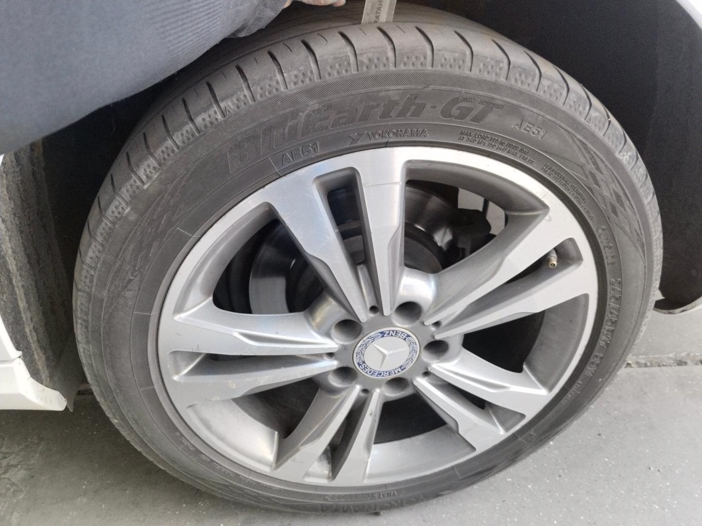 2014 Mercedes Benz E Class E 250 CDI AVANTGARDE, Diesel, Automatic, 1,26,992 km, tyre
