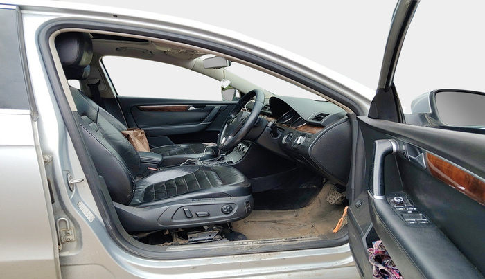 2012 Volkswagen Passat HIGHLINE DSG, Diesel, Automatic, 1,76,571 km, interior
