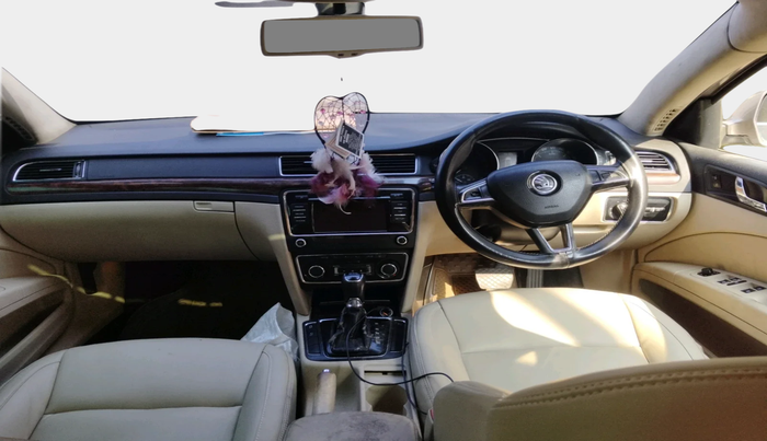 2014 Skoda Superb ELEGANCE 2.0 TDI CR AT, Diesel, Automatic, 1,50,723 km, interior