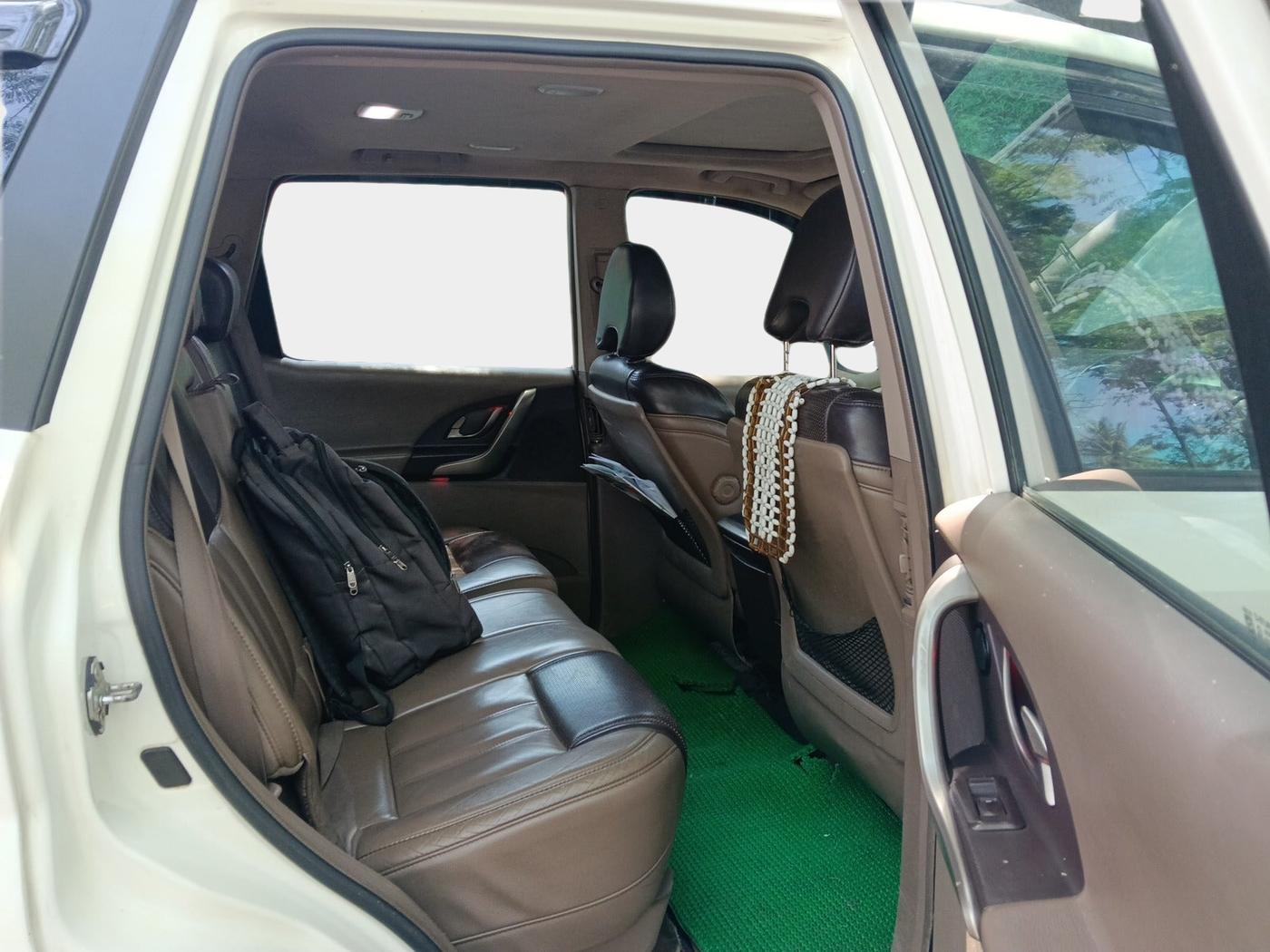 2015 Mahindra XUV500 XCLUSIVE, Diesel, Manual, 1,94,735 km, interior