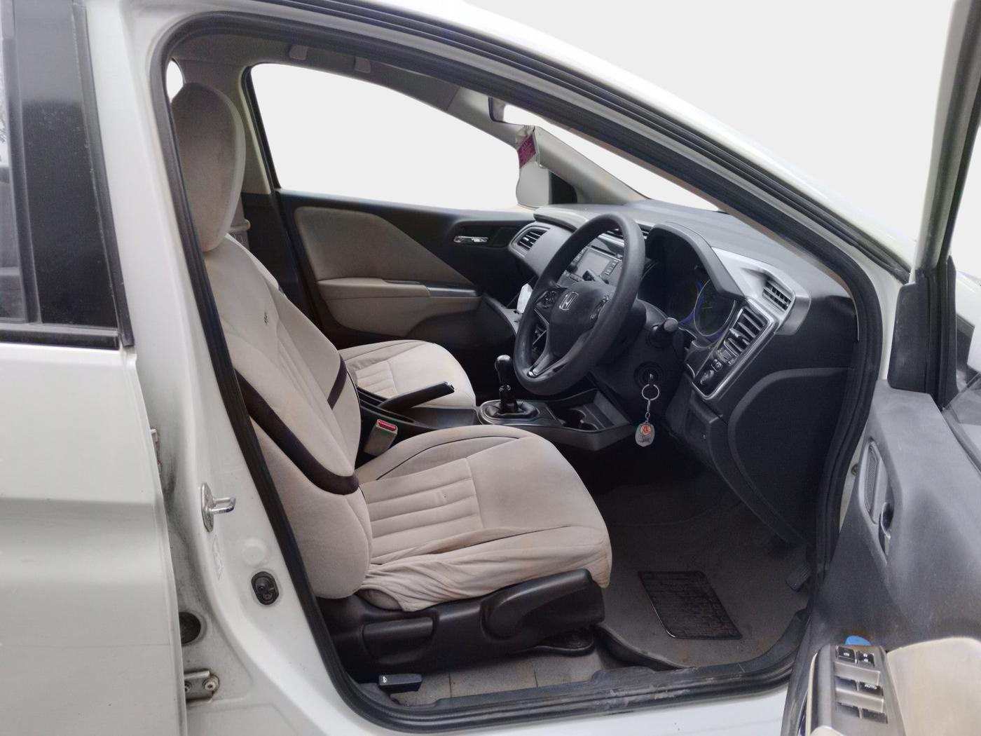 2015 Honda City 1.5L I-DTEC V, Diesel, Manual, 2,09,637 km, interior