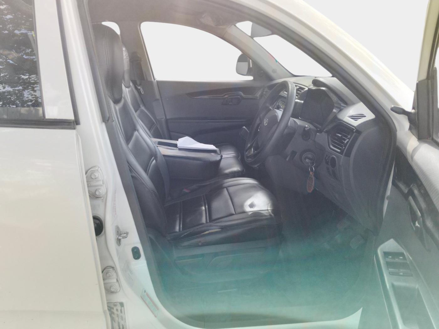 2017 Mahindra KUV 100 NXT K4+ D 6 STR, Diesel, Manual, 1,86,076 km, interior