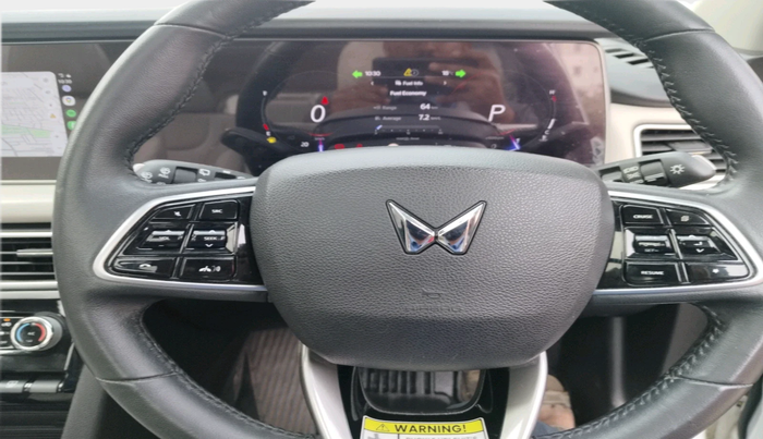 2023 Mahindra XUV700 AX 7 LUXURY P AT 7 STR, Petrol, Automatic, 34,911 km, interior