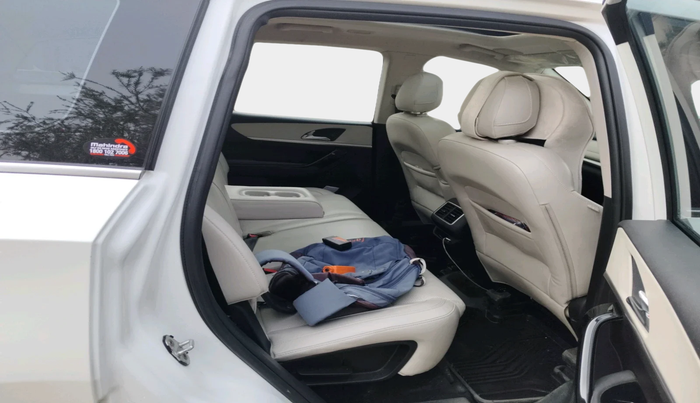 2023 Mahindra XUV700 AX 7 LUXURY P AT 7 STR, Petrol, Automatic, 34,911 km, interior