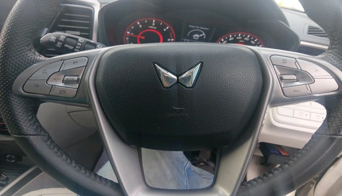 2023 Mahindra XUV300 W8 1.5 DIESEL, Diesel, Manual, 43,922 km, interior
