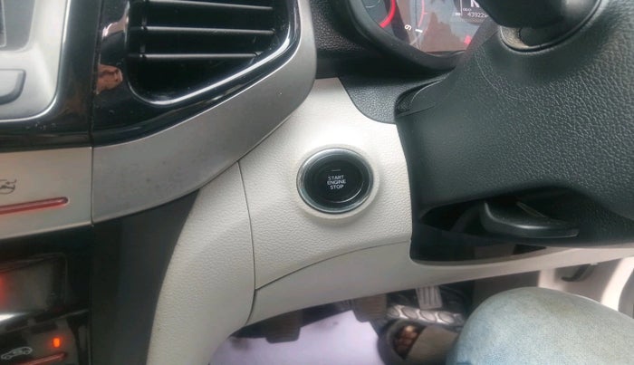 2023 Mahindra XUV300 W8 1.5 DIESEL, Diesel, Manual, 43,922 km, interior