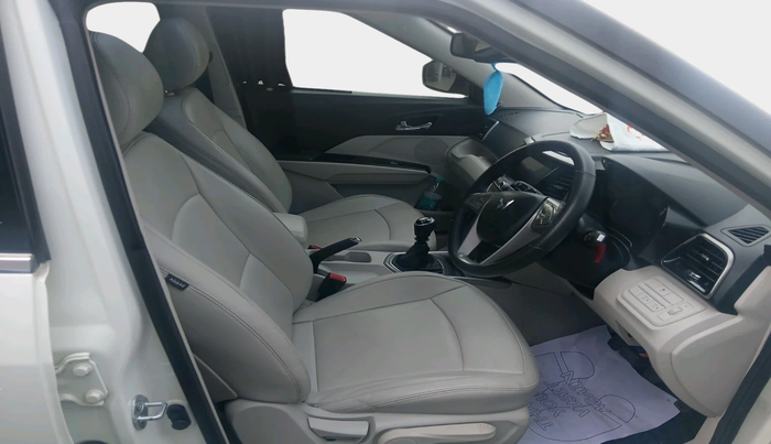 2023 Mahindra XUV300 W8 1.5 DIESEL, Diesel, Manual, 43,922 km, interior