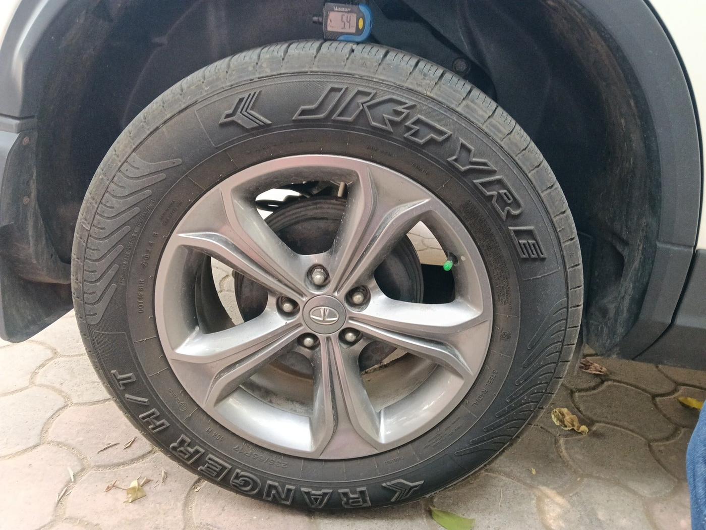 2021 Tata Harrier XT PLUS 2.0L KRYOTEC, Diesel, Manual, 1,27,488 km, tyre