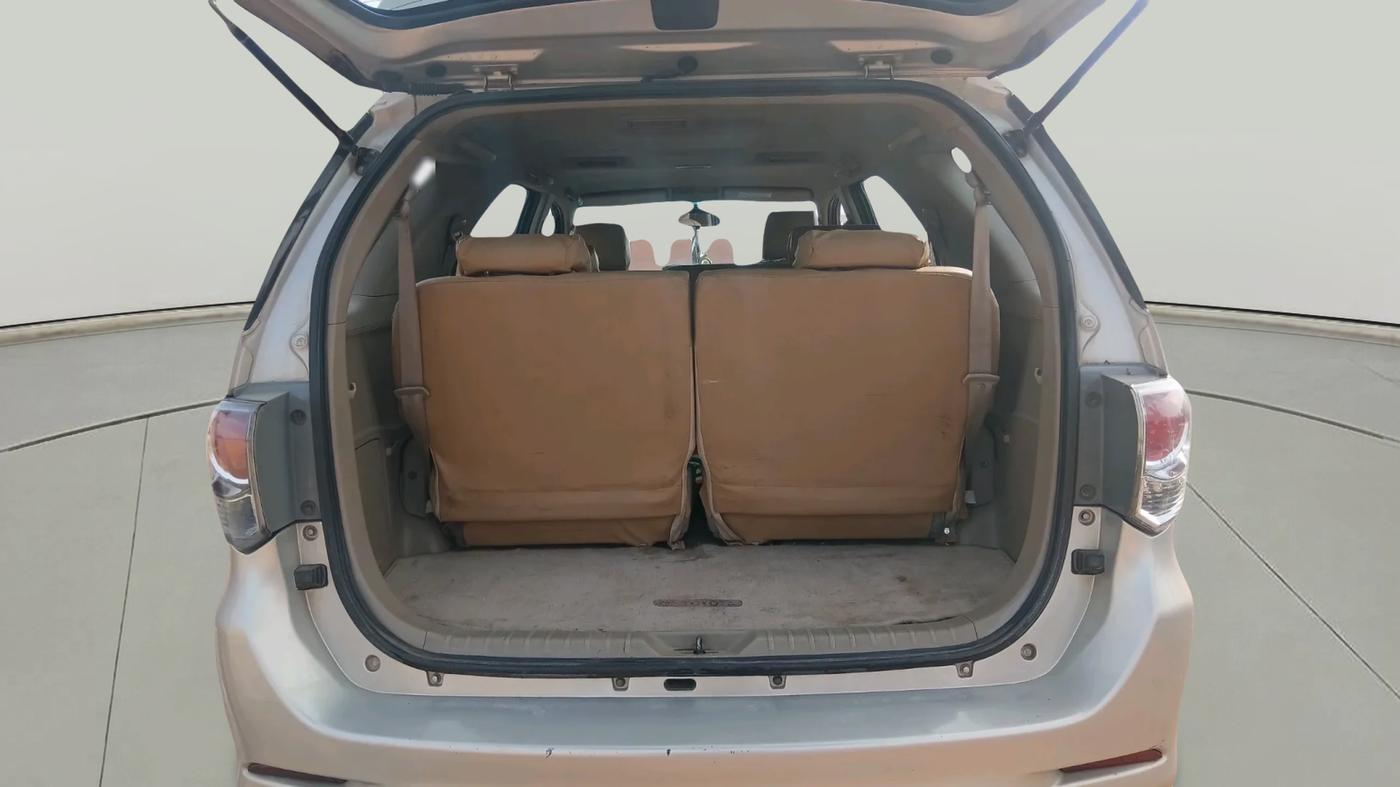2012 Toyota Fortuner 3.0 4X2 AT, Diesel, Automatic, 3,94,702 km, exterior