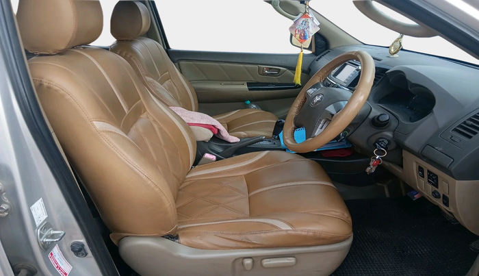 2012 Toyota Fortuner 3.0 4X2 AT, Diesel, Automatic, 3,94,702 km, interior