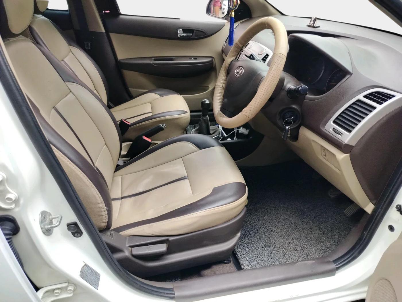 2011 Hyundai i20 MAGNA 1.2, Petrol, Manual, 87,638 km, interior