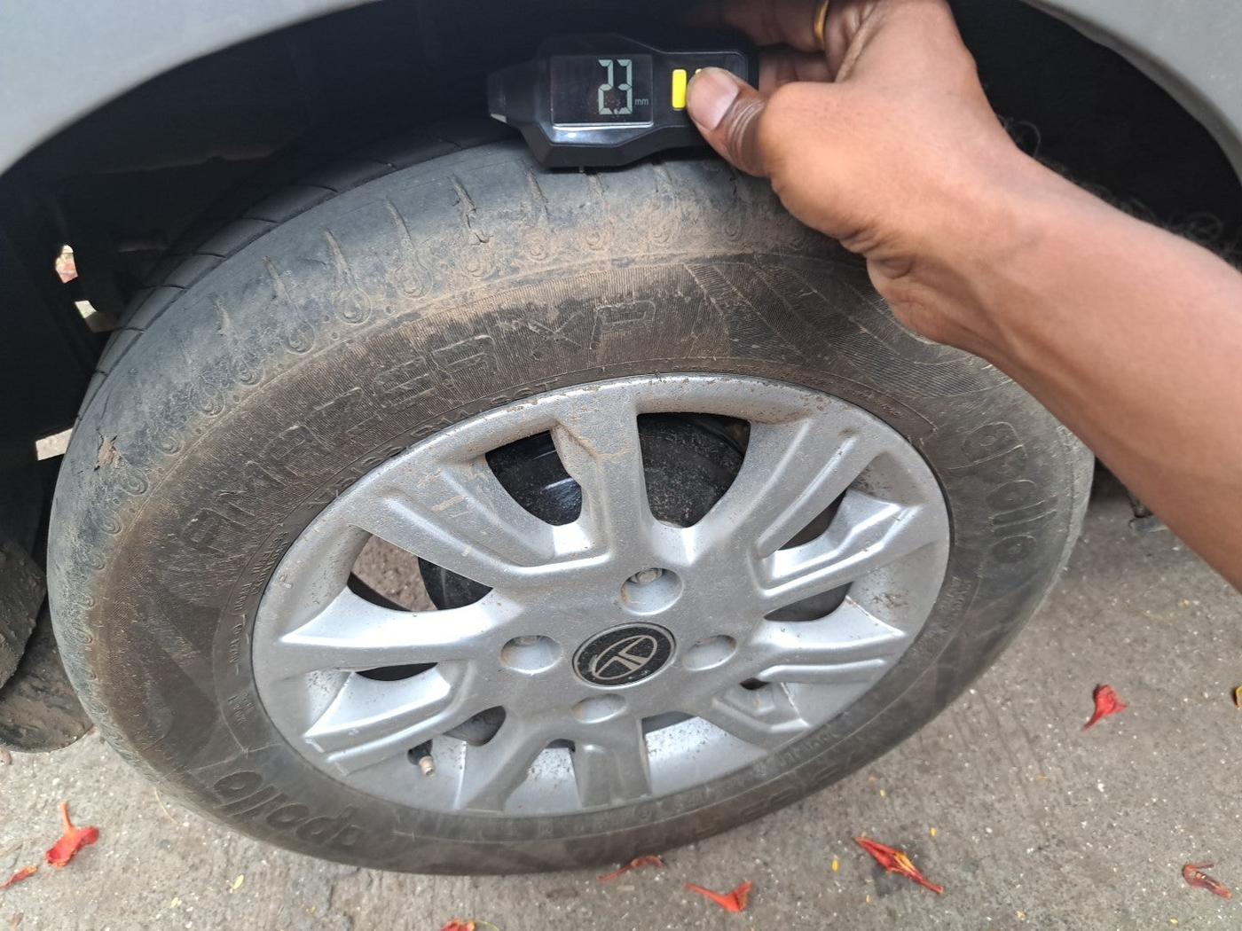 2019 Tata Tiago XZA PETROL, Petrol, Automatic, 25,297 km, tyre