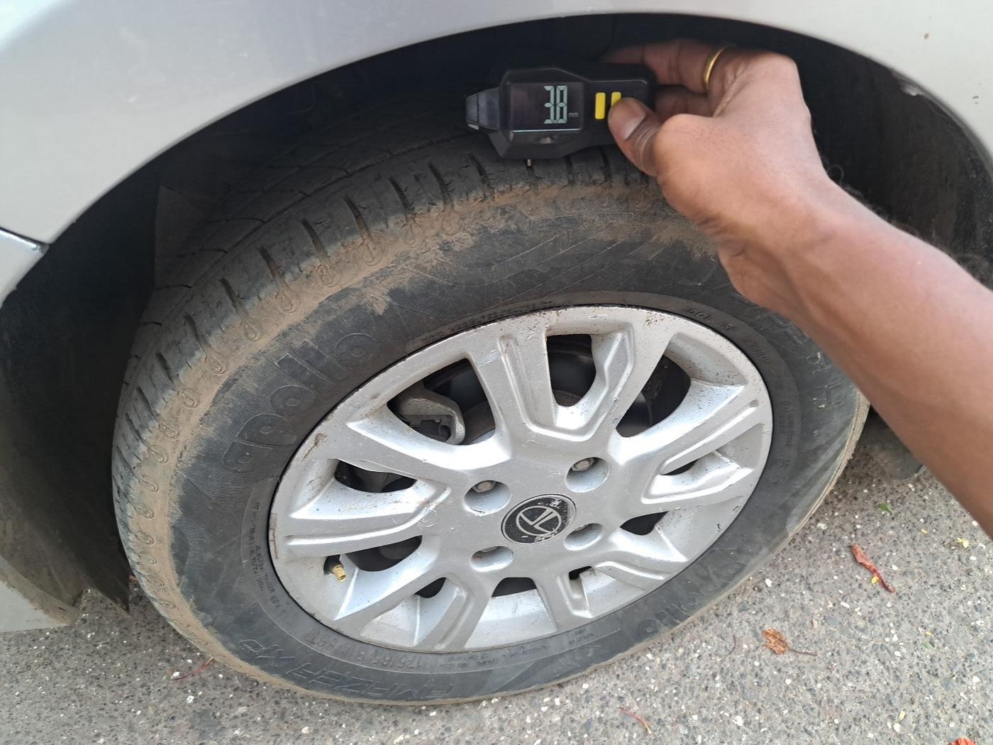 2019 Tata Tiago XZA PETROL, Petrol, Automatic, 25,297 km, tyre