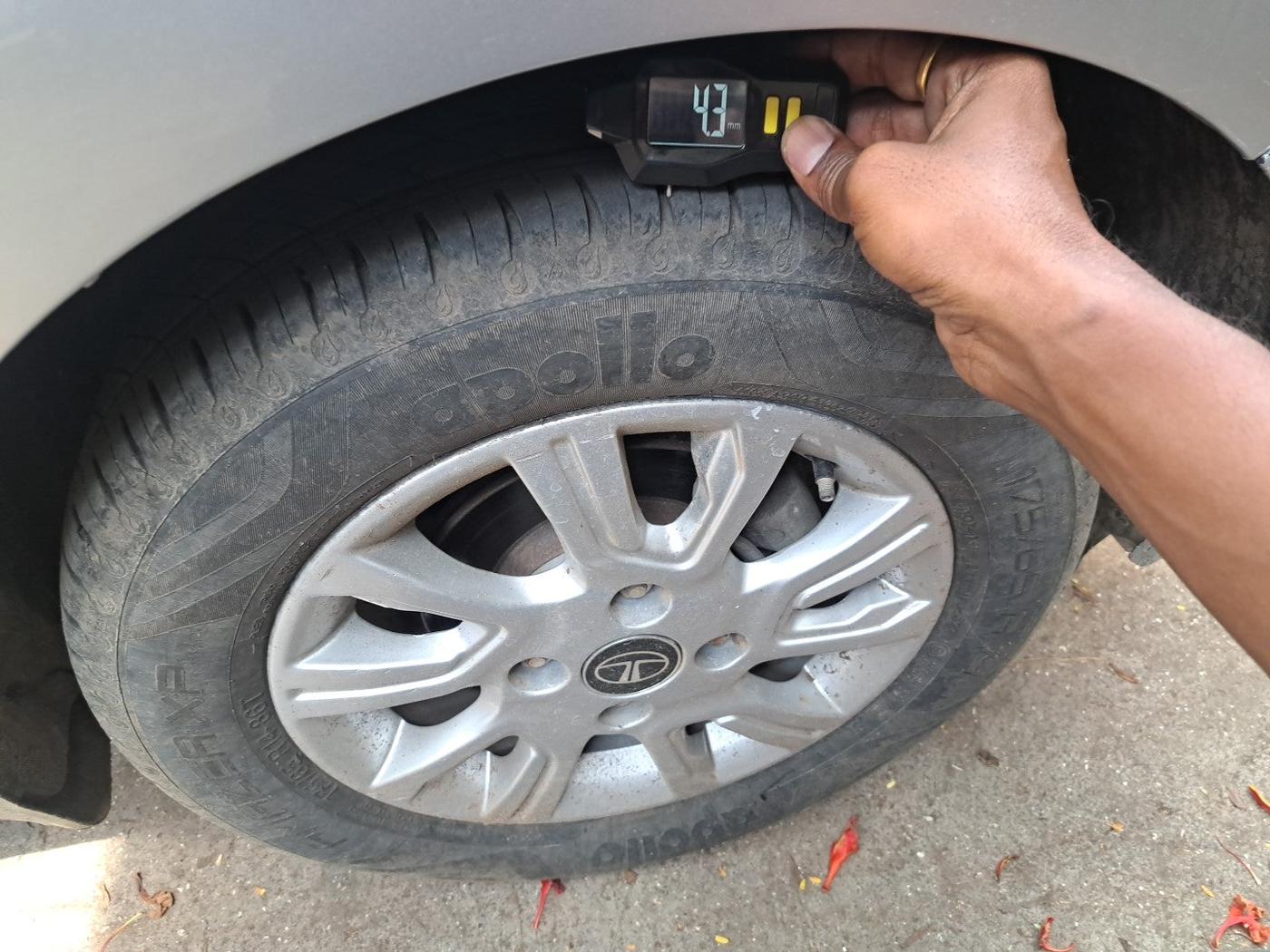 2019 Tata Tiago XZA PETROL, Petrol, Automatic, 25,297 km, tyre