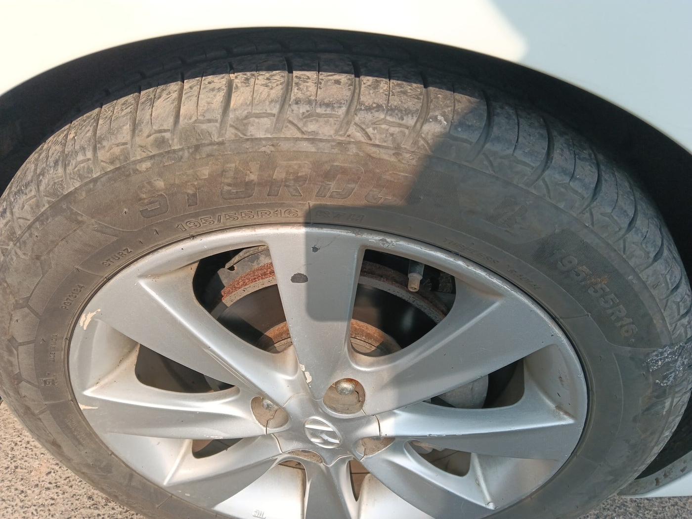 2013 Hyundai Verna FLUIDIC 1.6 VTVT SX, Petrol, Manual, 90,538 km, tyre