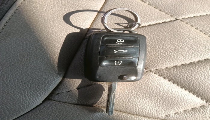 2014 Volkswagen Vento COMFORTLINE DIESEL 1.6, Diesel, Manual, 2,08,290 km, interior