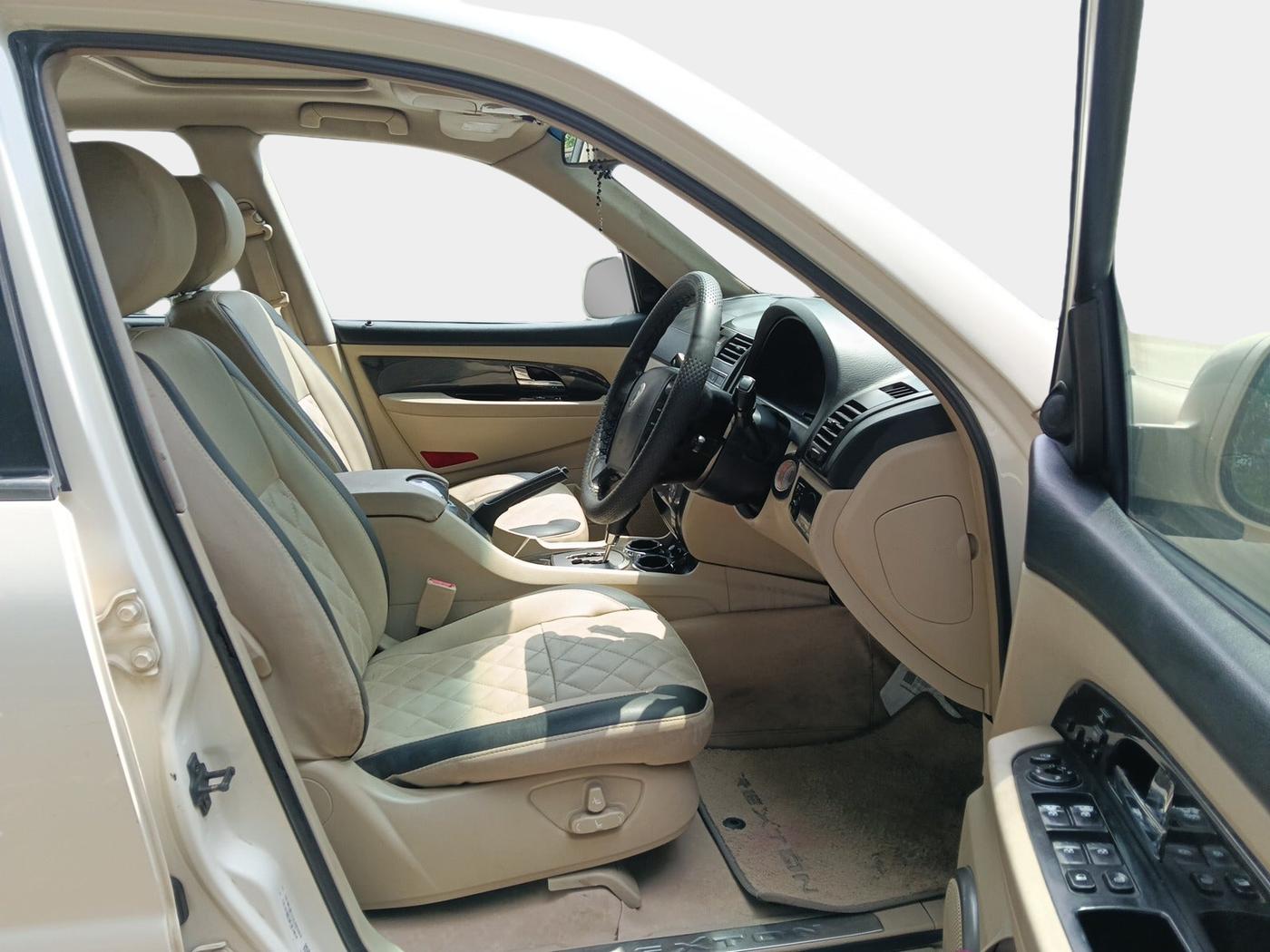 2013 Ssangyong Rexton RX7, Diesel, Automatic, 2,15,000 km, interior