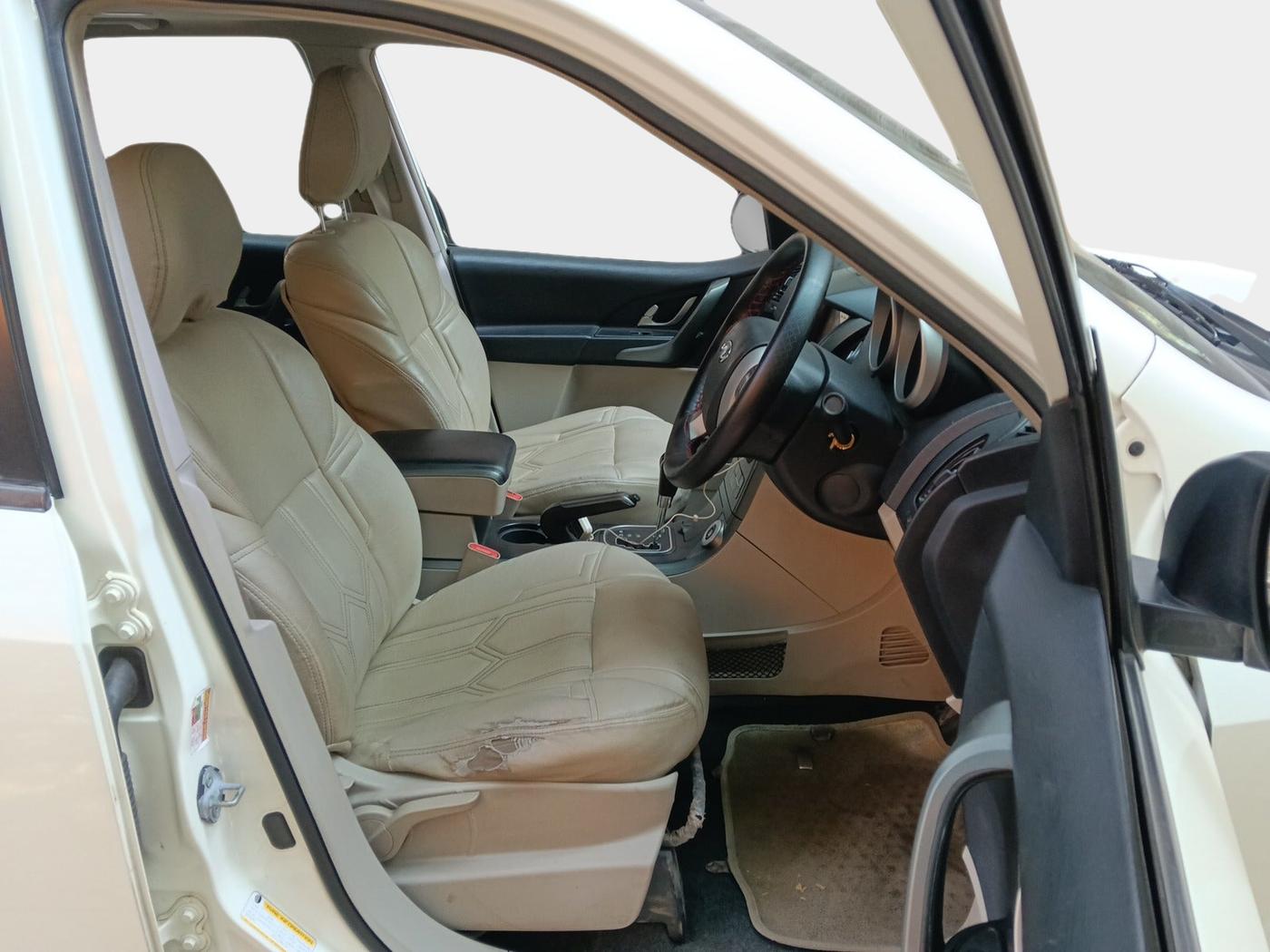 2017 Mahindra XUV500 W9 AT, Diesel, Automatic, 1,08,771 km, interior