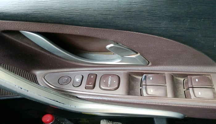 2014 Mahindra XUV500 W8, Diesel, Manual, 1,62,391 km, interior