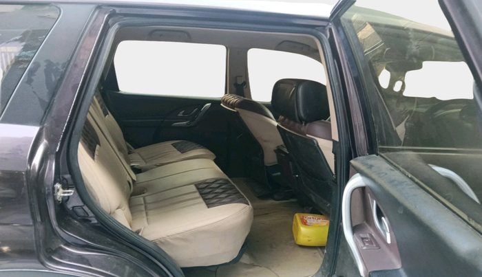 2014 Mahindra XUV500 W8, Diesel, Manual, 1,62,391 km, interior