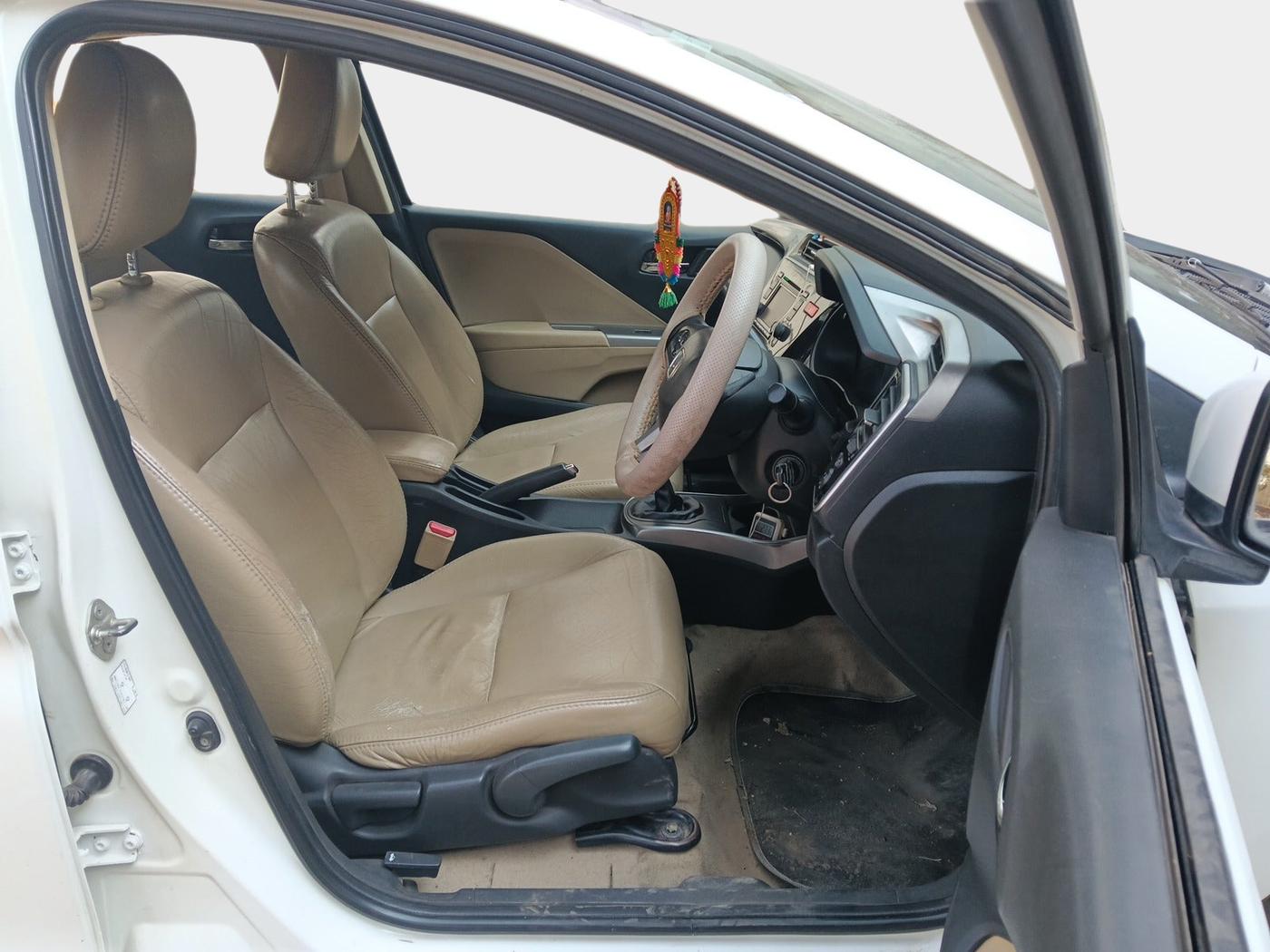 2015 Honda City 1.5L I-DTEC V, Diesel, Manual, 96,274 km, interior
