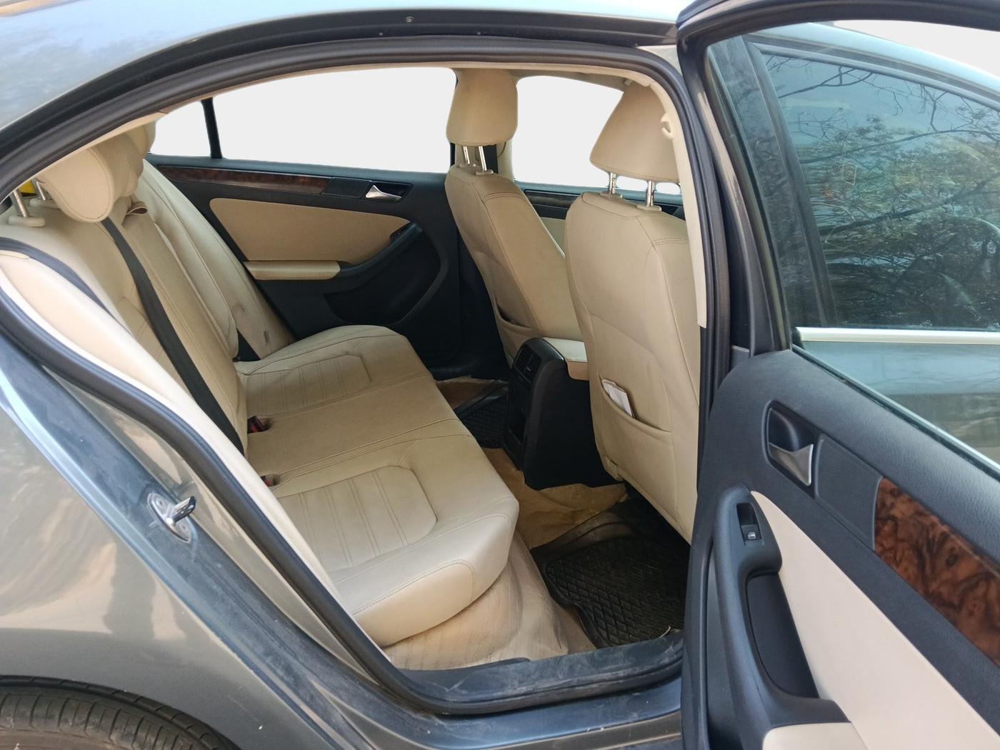 2011 Volkswagen Jetta HIGHLINE TDI AT, Diesel, Automatic, 1,45,433 km, interior