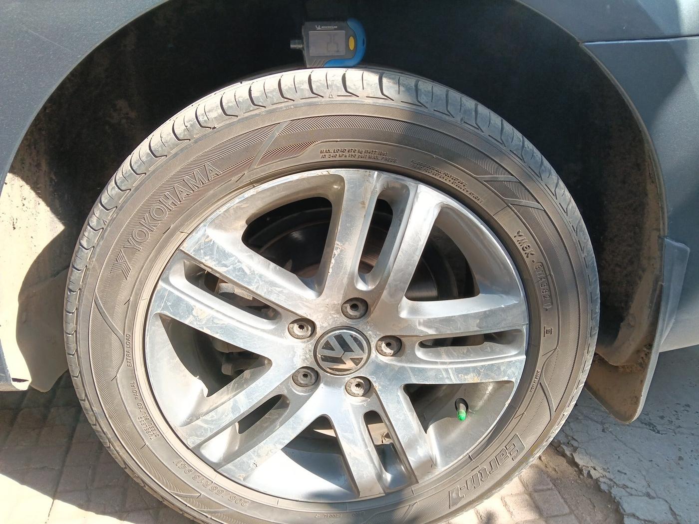 2011 Volkswagen Jetta HIGHLINE TDI AT, Diesel, Automatic, 1,45,433 km, tyre