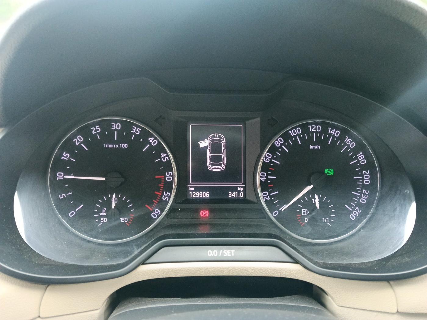 2016 Skoda Octavia 2.0 TDI CR AMBITION AT, Diesel, Automatic, 1,29,906 km, interior