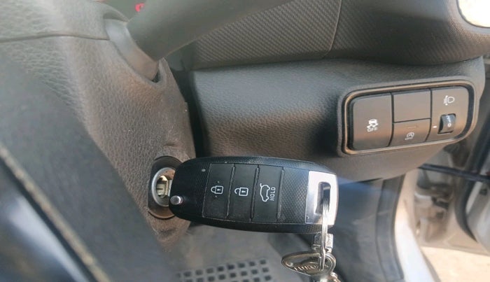 2023 KIA SONET HTK 1.5 DIESEL IMT, Diesel, Manual, 74,661 km, interior