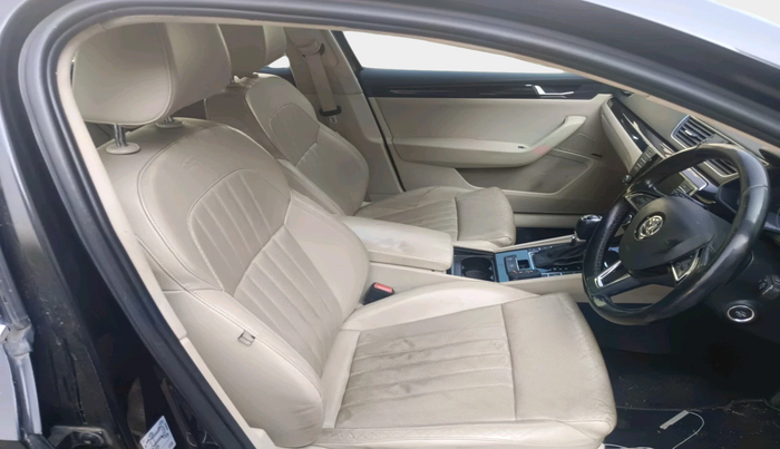 2016 Skoda Superb L&K 1.8 TSI AT, Petrol, Automatic, 1,42,880 km, interior