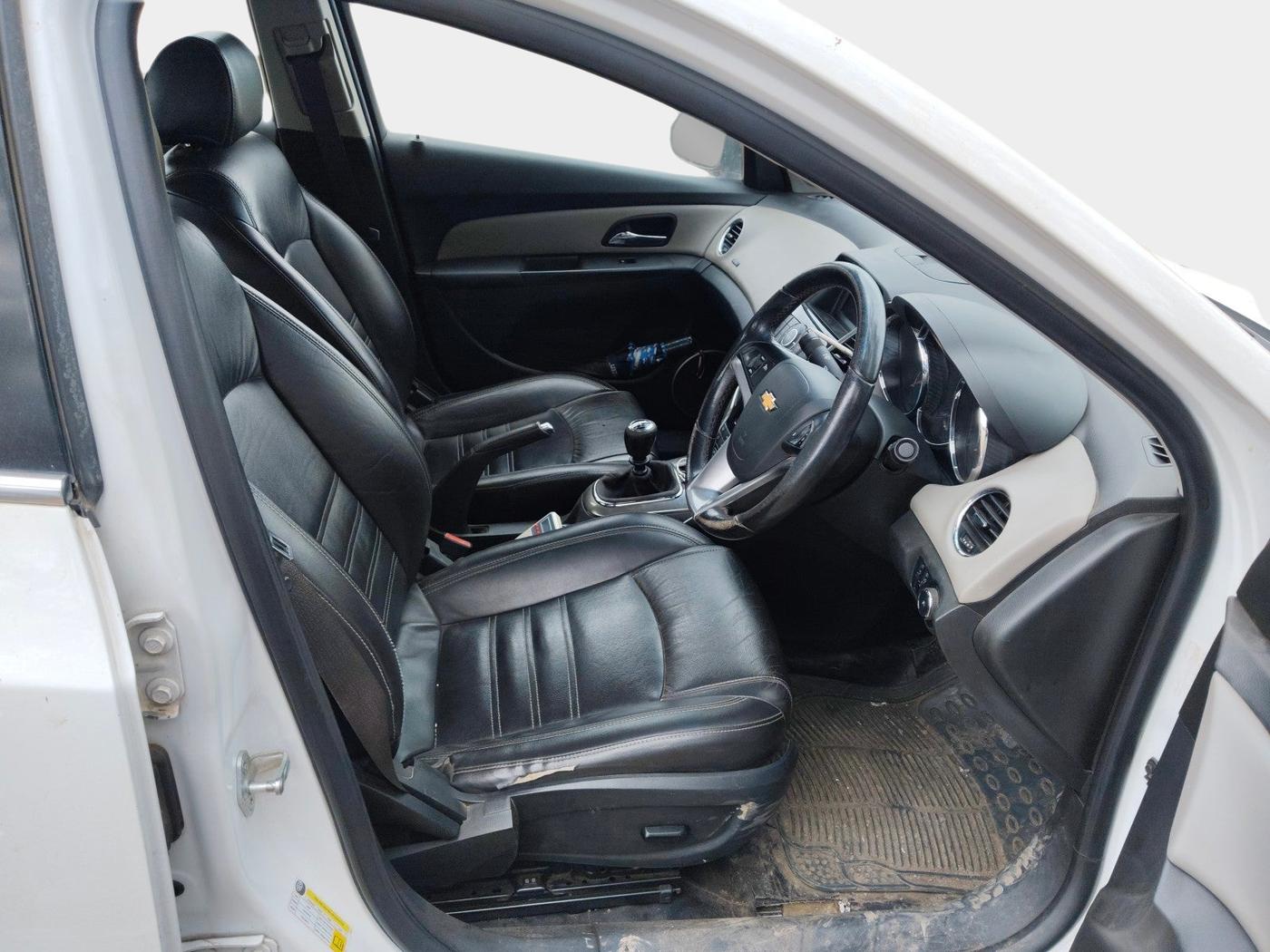 2015 Chevrolet Cruze LTZ, Diesel, Manual, 1,04,987 km, interior