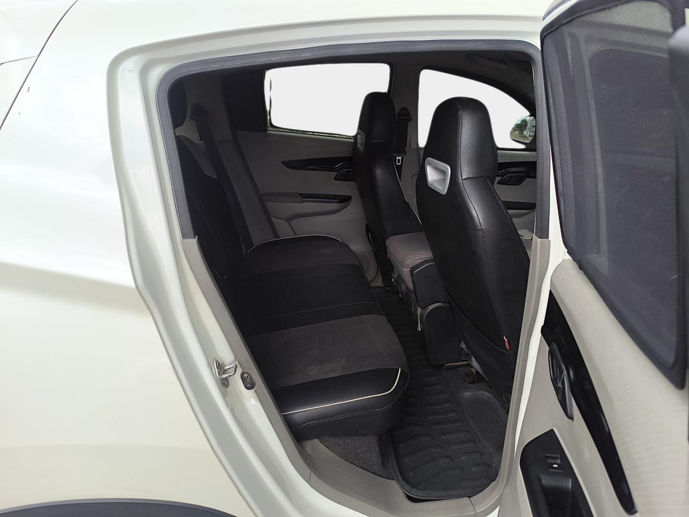 2016 Mahindra Kuv100 K8 D 6 STR, Diesel, Manual, 1,18,931 km, interior