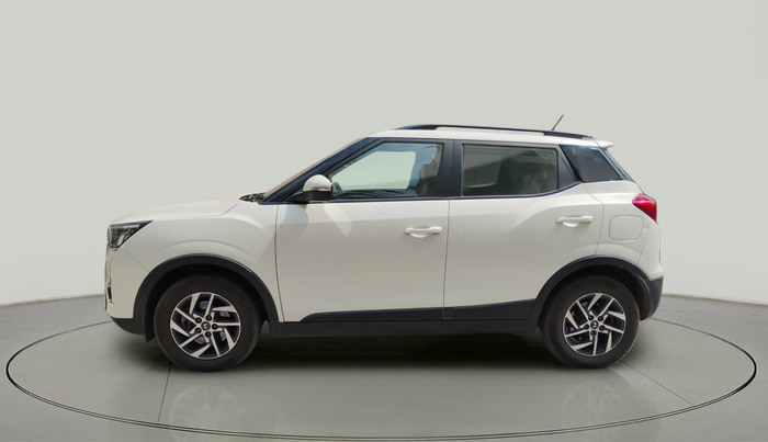 2023 Mahindra XUV300 W8 (O) 1.5 DIESEL, Diesel, Manual, 1,04,087 km, exterior