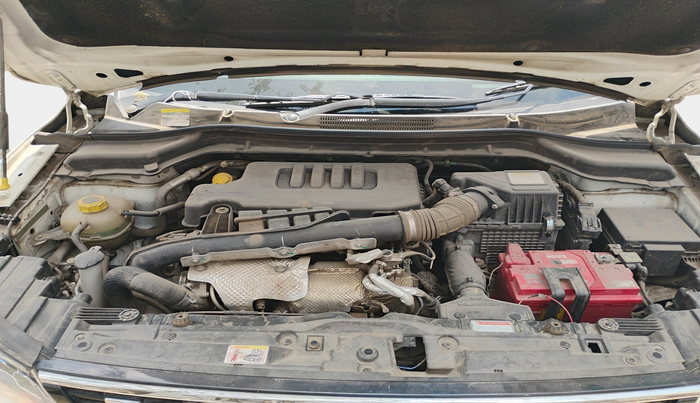 2023 Mahindra XUV300 W8 (O) 1.5 DIESEL, Diesel, Manual, 1,04,087 km, exterior