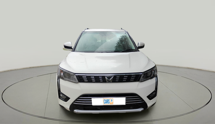 2023 Mahindra XUV300 W8 (O) 1.5 DIESEL, Diesel, Manual, 1,04,087 km, exterior