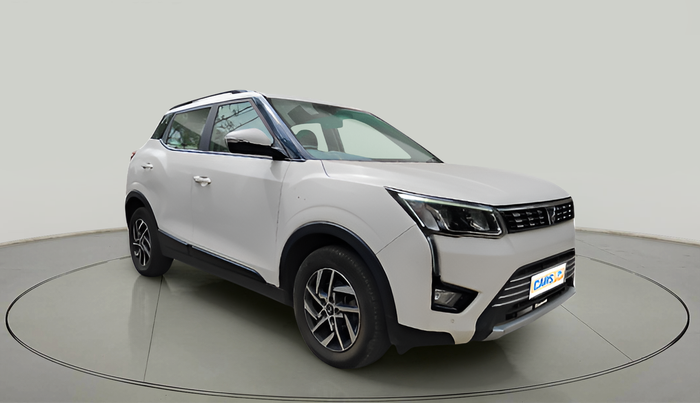 2023 Mahindra XUV300 W8 (O) 1.5 DIESEL, Diesel, Manual, 1,04,087 km, exterior