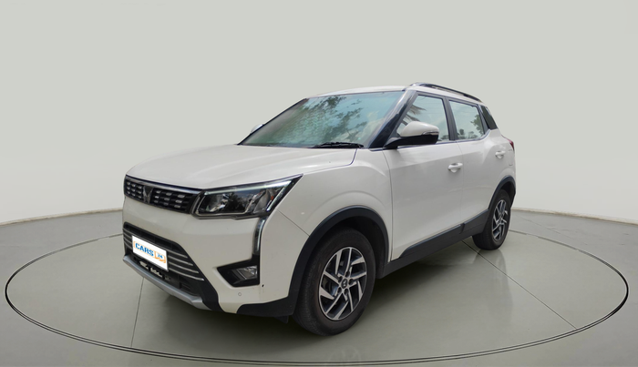 2023 Mahindra XUV300 W8 (O) 1.5 DIESEL, Diesel, Manual, 1,04,087 km, exterior