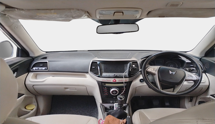 2023 Mahindra XUV300 W8 (O) 1.5 DIESEL, Diesel, Manual, 1,04,087 km, interior