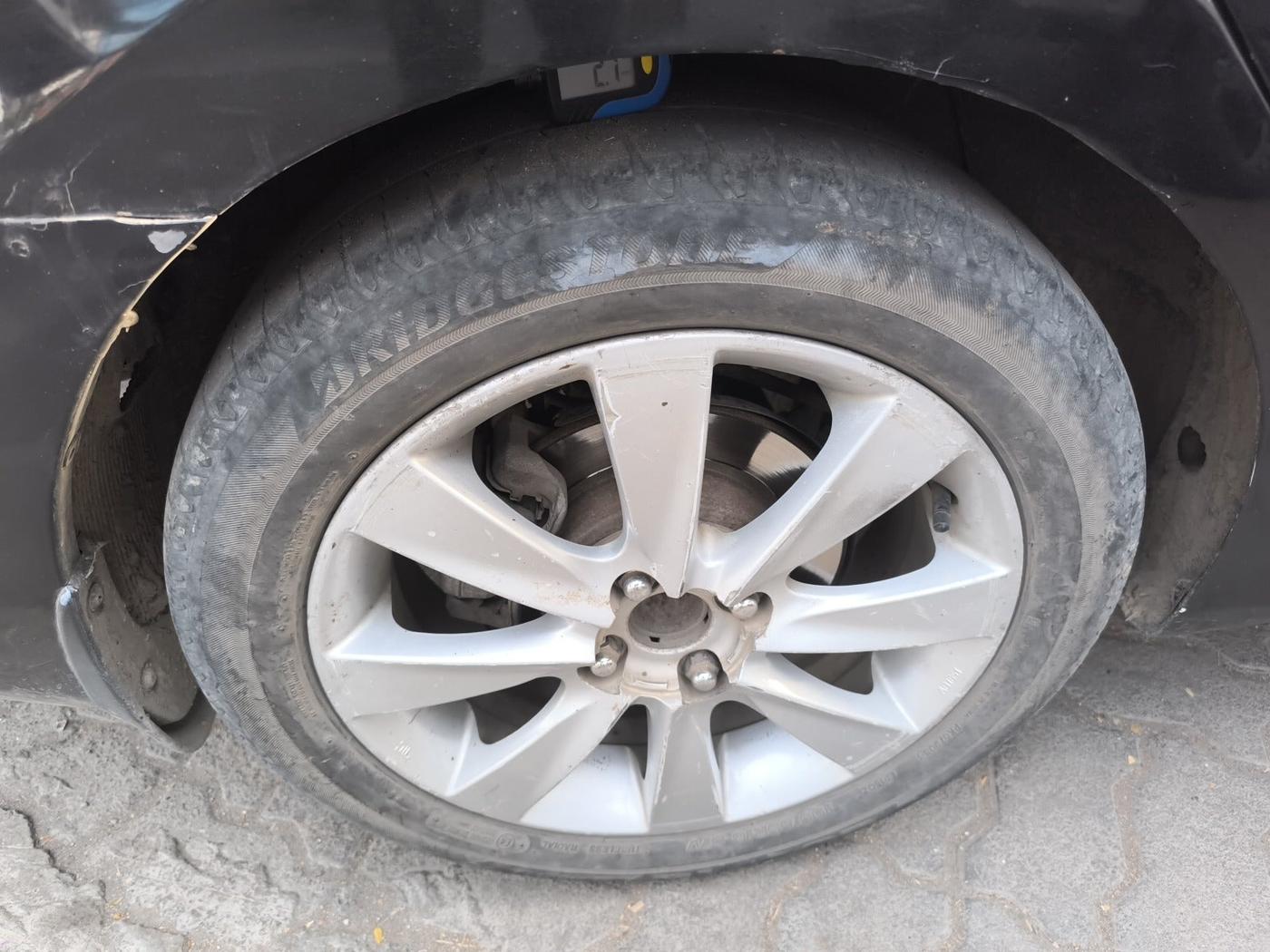 2012 Hyundai Verna FLUIDIC 1.6 CRDI SX, Diesel, Manual, 2,52,834 km, tyre