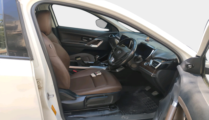 2019 Tata Harrier XZ 2.0L, Diesel, Manual, 1,06,699 km, interior
