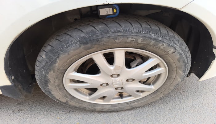 2015 Honda Brio VX AT, Petrol, Automatic, 50,234 km, tyre