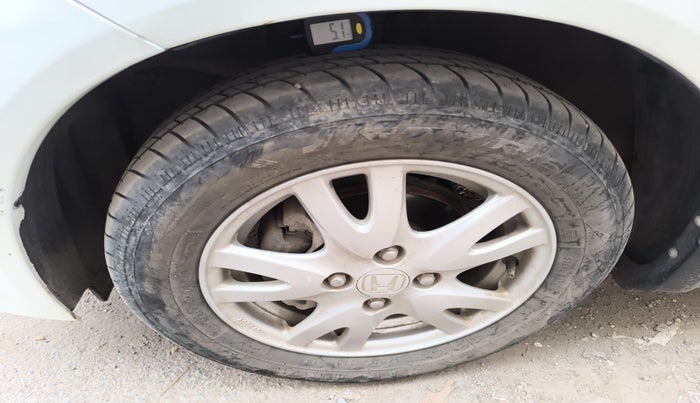 2015 Honda Brio VX AT, Petrol, Automatic, 50,234 km, tyre