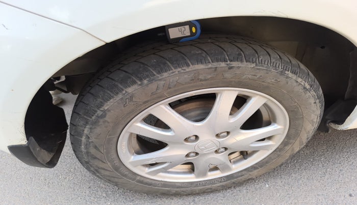 2015 Honda Brio VX AT, Petrol, Automatic, 50,234 km, tyre