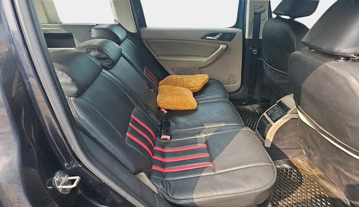 2011 Skoda Yeti ELEGANCE 2.0 TDI CR 4X4, Diesel, Manual, 1,80,087 km, interior