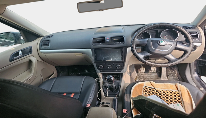 2011 Skoda Yeti ELEGANCE 2.0 TDI CR 4X4, Diesel, Manual, 1,80,087 km, interior