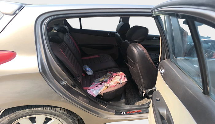 2013 Hyundai i20 SPORTZ 1.2, CNG, Manual, 1,11,480 km, interior