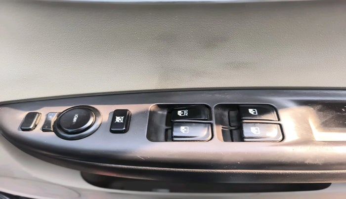 2013 Hyundai i20 SPORTZ 1.2, CNG, Manual, 1,11,480 km, interior