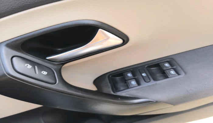 2014 Volkswagen Polo HIGHLINE1.2L, Petrol, Manual, 90,272 km, interior