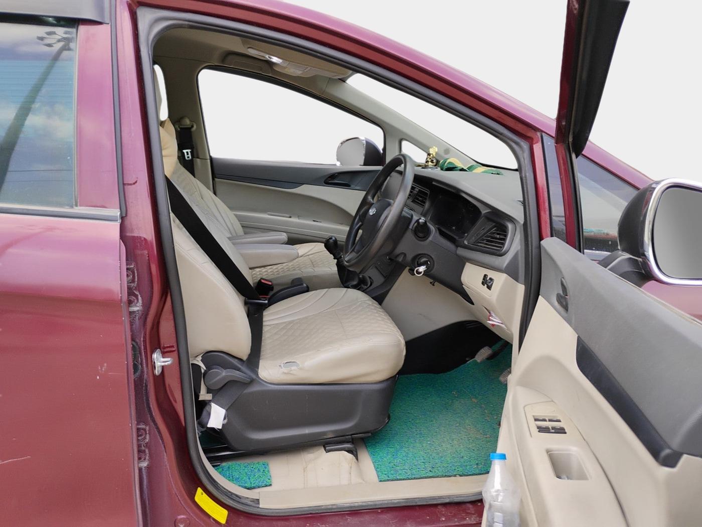 2018 Mahindra MARAZZO M2 8 STR, Diesel, Manual, 2,16,678 km, interior