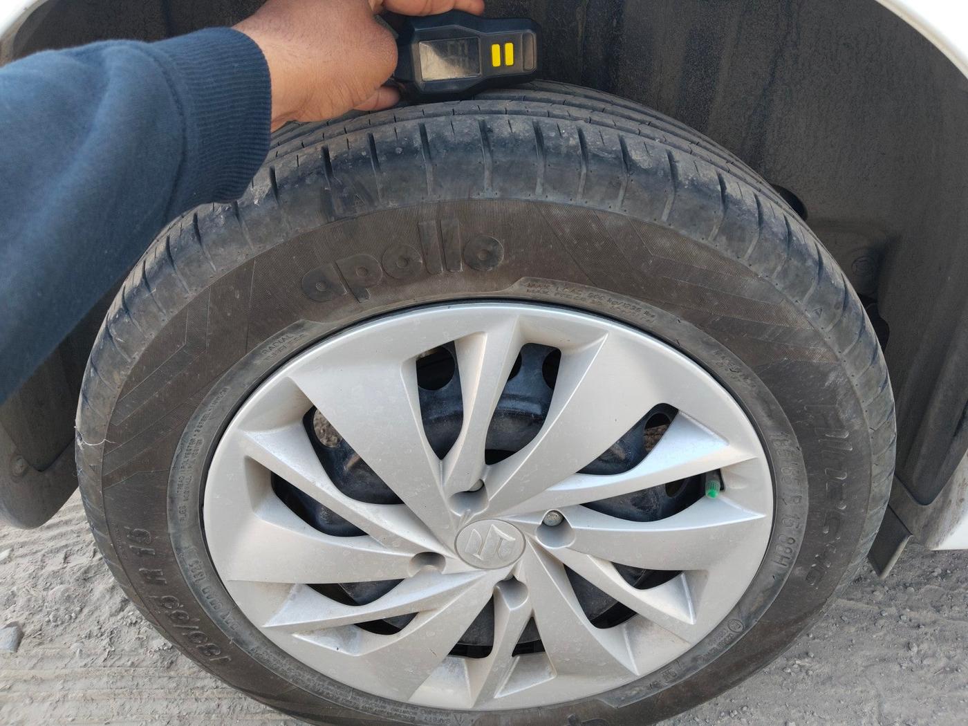 2023 Maruti Baleno DELTA 1.2 AGS, Petrol, Automatic, 28,700 km, tyre